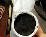 A picture of step 3 of Oreo ice-cream yogurt.