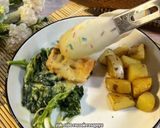 Foto langkah ke 6 dari resep Pan Fried Salmon with Creamy Garlic Sauce.