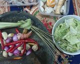 Foto langkah ke 1 dari resep Tom Yam Seafood Praktis.
