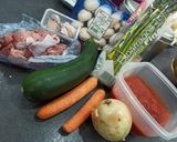 Foto del paso 1 de la receta: Pavo con verduras y quinoa al horno 🍗🥕🍅🔥