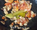 A picture of step 2 of Sweet and Spicy Squid, Shrimp, and Corn.