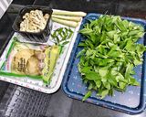 Hình bước làm 1 của món Lẩu gà lá é