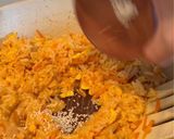Foto langkah ke 5 dari resep Nasi Goreng Selimut Merah Putih.