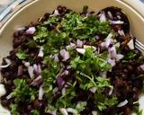 A picture of step 3 of Fried Black chana chaat with green masala.
