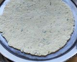 A picture of step 4 of Phool Gobhi paratha.
