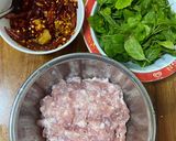 รูปขั้นตอนการทำที่ 1 ของ หมูสับผัดกะเพราพริกแห้ง