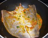 Foto del paso 3 de la receta Dorada con salsa de tomate y cilantro y arroz basmati