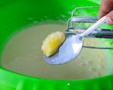 Foto langkah ke 4 dari resep Bolu Kukus Mekar Semangka.