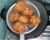 Foto langkah ke 6 dari resep Telur Kelapa Goreng.