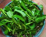 Foto langkah ke 2 dari resep Kangkung Masak Kerang Ijo.