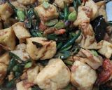 Foto langkah ke 4 dari resep Tauco Tahu Cabe Hijau.