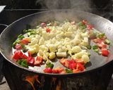 Foto del paso 2 de la receta: Paella de verduras a leña