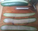 Foto del paso 2 de la receta: Rollitos de pepino con atún queso crema