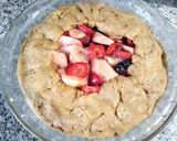 Foto del paso 6 de la receta: Galette (torta) de frutas🍎🍓🍒🍐