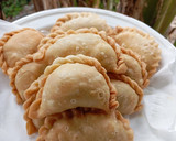 Foto langkah ke 4 dari resep Pastel Goreng Renyah tanpa telur.