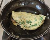 Foto del paso 4 de la receta: Omelette de champiñones con cebollín