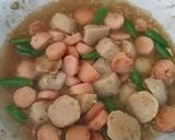 Foto langkah ke 2 dari resep Cap Cay Goreng Bakso Sosis.