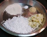 A picture of step 3 of Sabudana Thalipeeth.