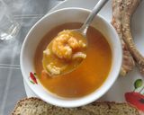 A picture of step 3 of Mi sopa de fideos y langostinos (prawn and noodle soup).