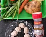 Foto langkah ke 1 dari resep Sop Bakso Semua Warna.