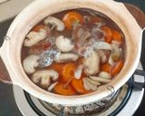 Gambar langkah 2 resipi Sup telur.