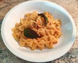 Foto del passaggio 3 della ricetta Farfalle con crema di fiori di zucchini e pomodorini ciliegino