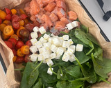 Foto del paso 2 de la receta: Pasta de salmón, espinacas, cherry con queso feta