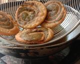 સ્પીનર પાલક મઠરી (Spinach Palak Mathari Recipe In Gujarati) રેસીપી સ્ટેપ5ફોટો