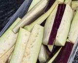 Hình bước làm 3 của món Cơm nhà với salad tôm bông cải trứng, cà tím xào thịt băm, bánh bí đỏ phomai, canh rong biển nạm bò