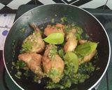 Foto langkah ke 3 dari resep Ayam pedas daun jeruk.