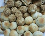 صورة لخطوة 8 من وصفة اصابع التمر بالسمسم الهشة 😍 حلويات العيد😁