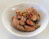A picture of step 1 of Stir Fried Spicy Chicken Livers.