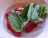 Foto del paso 1 de la receta: Limonada de frutilla y menta fácil