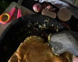 Foto langkah ke 5 dari resep Telur Penyet Kecap.