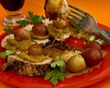 Foto del paso 16 de la receta: Lomito de cerdo con salsa de uvas y papas aplastadas