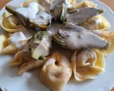 Foto del paso 4 de la receta: Raviolis rellenos de queso con alcachofas y salsa de roquefort