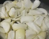 Foto del paso 2 de la receta: Pechuga encebollada al curri