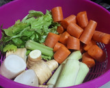 Foto del paso 1 de la receta: Caldo de pollo y verduras