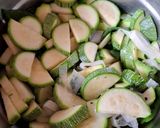 Foto del paso 3 de la receta: Crema de calabacita con chile poblano