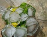A picture of step 2 of Mint cucumber mojito.