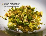 Gambar langkah 1 resipi Salad Telur Asin Thai.