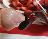 Foto del paso 5 de la receta: Ganache de chocolate negro y blanco para mojar fresas