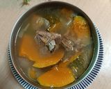 A picture of step 3 of Onion Pumpkin Pork Rib Soup.