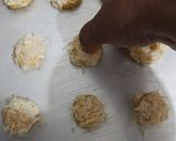 Foto langkah ke 4 dari resep Strawberry Cheese Thumbprint Cookies.