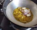 A picture of step 2 of Mushroom Matar.