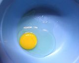 Foto langkah ke 1 dari resep Bolu Kukus Mekar Pandan (No Mixer 1 Telur).