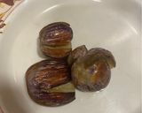 A picture of step 1 of எண்ணெய் கத்திரிக்காய்(Brinjal gravy).