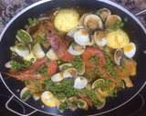 Foto del paso 9 de la receta: Zarzuela de rape, almejas, langostinos, huevos y guisantes