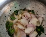 A picture of step 2 of Onion upmaa.