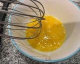 Foto del paso 1 de la receta: Tostadas con huevo en sartén 🍞 🍳